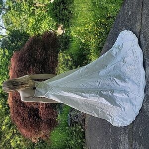 SIGNATURE sz 12 Wedding gown with train BEADED